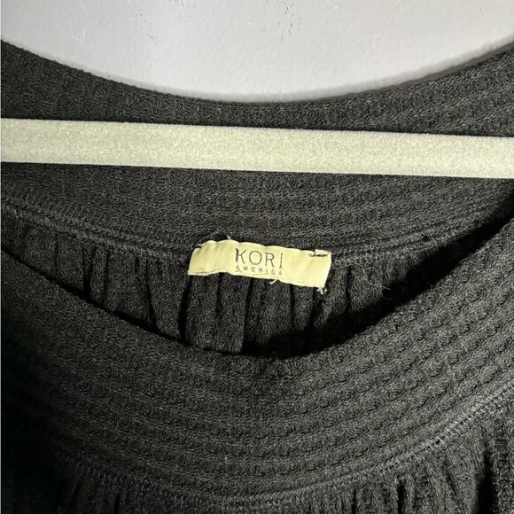 Kori Black Waffle Knit Top With Floral Print Sleeves Round Neck Size Small - Picture 3 of 7